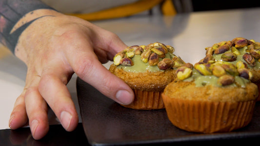 Muffin Proteico de Pistacho con Amarenas